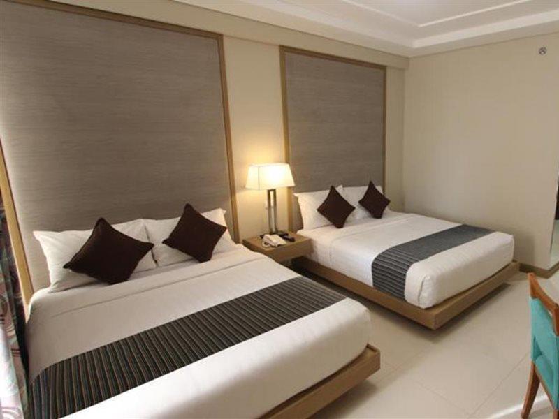 Resort Crown Regency And Convention Center