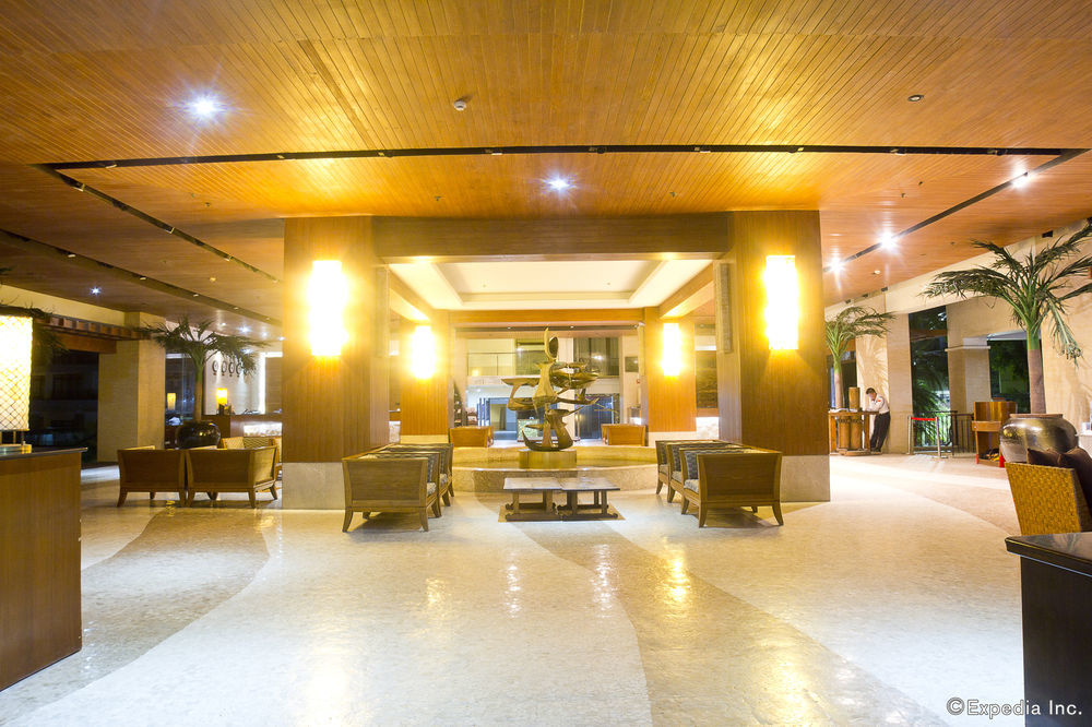 Crown Regency And Convention Center 3*
