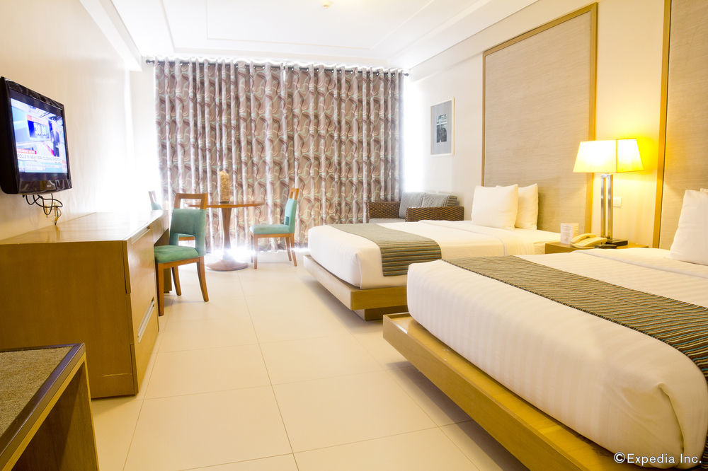 Crown Regency And Convention Center Resort 3*