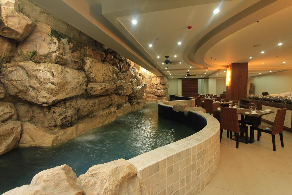 Crown Regency And Convention Center 3*