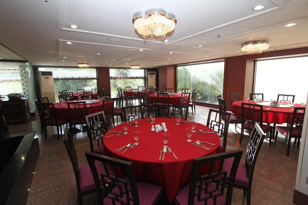 Crown Regency And Convention Center Resort 3*