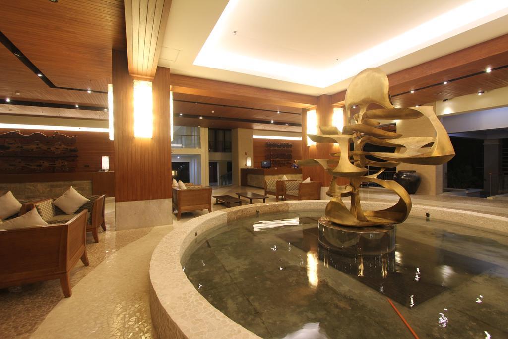 Crown Regency And Convention Center 3*