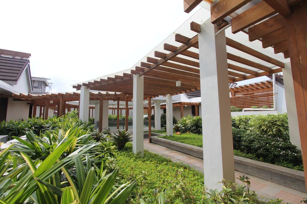 Crown Regency And Convention Center