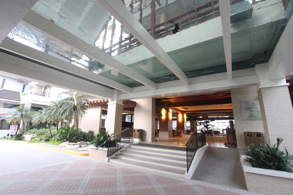 Crown Regency And Convention Center Resort 3*
