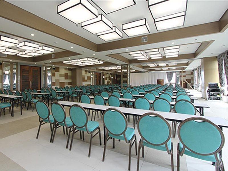 Resort Crown Regency And Convention Center