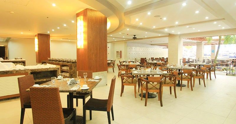 Crown Regency And Convention Center 3*