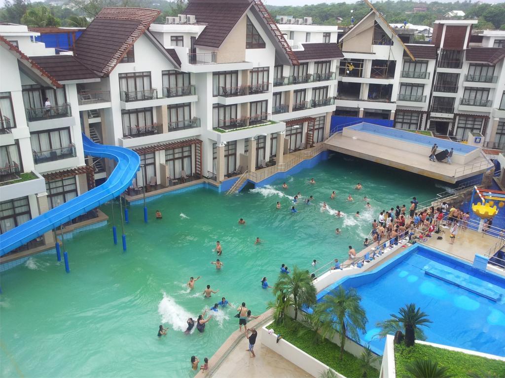 Resort Crown Regency And Convention Center