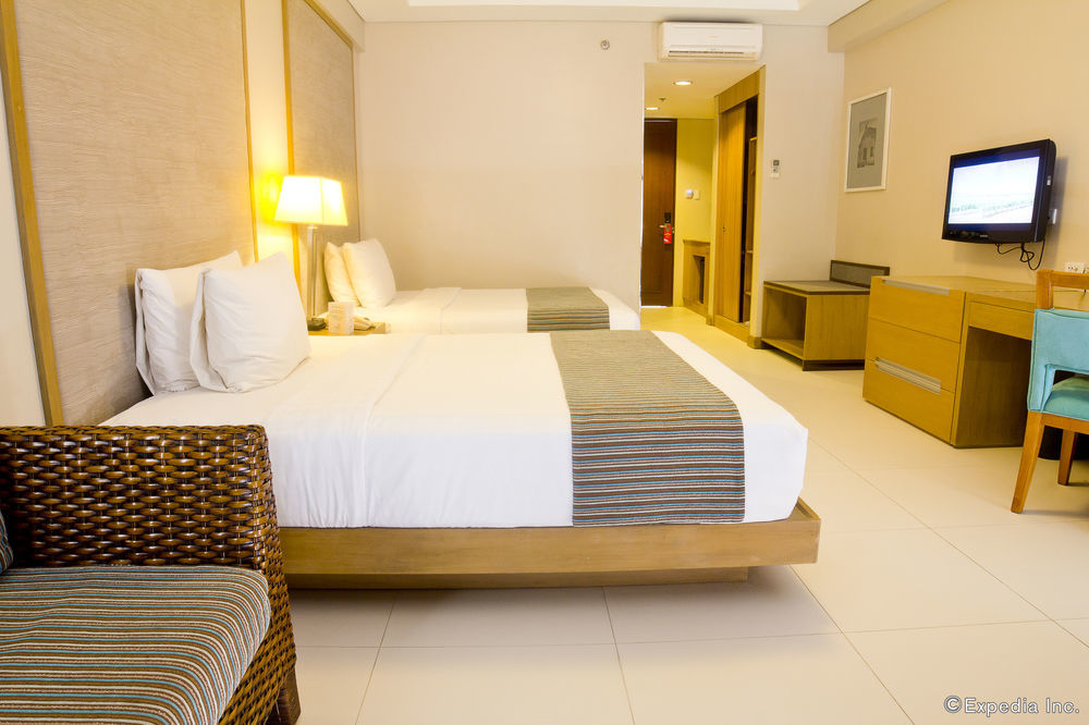 Resort Crown Regency And Convention Center
