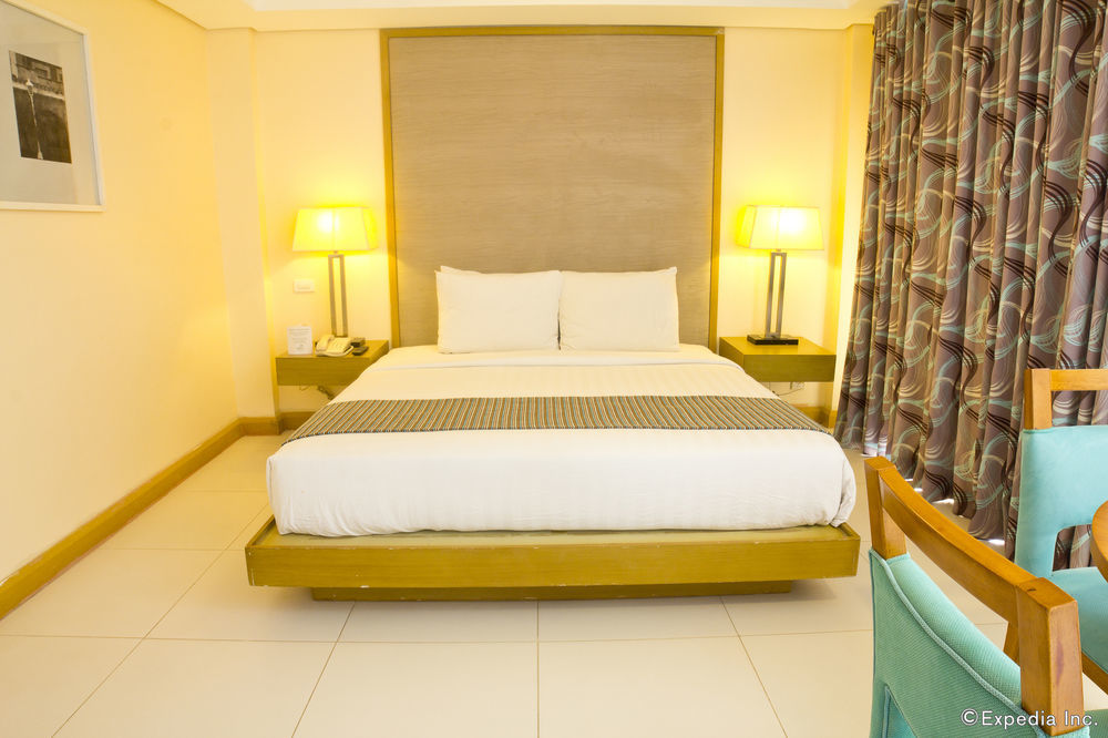 Crown Regency And Convention Center