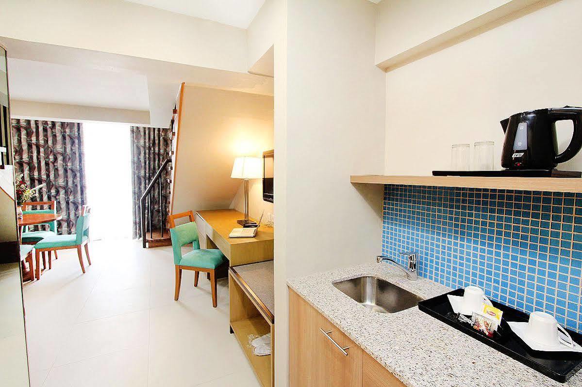 Crown Regency And Convention Center 3*